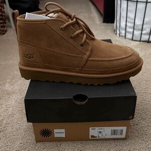 NIB M Neumel Moc UGG